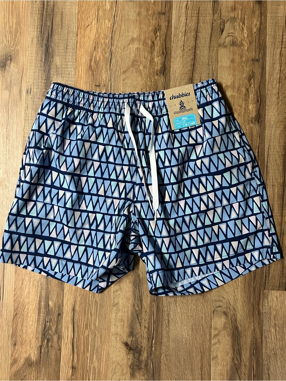 Chubbies Men's 5.5 Inseam 'The Triangu-Laters' Geometric Pattern Swim Trunks S